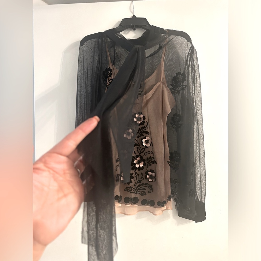 RED VALENTINO NEW!! Black Pink Floral
Embroidered Tulle Top With Camisole - Picture 5 of 7